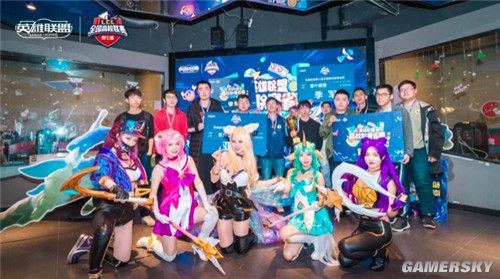 Top Esports 四名玩家跳下并爆炸。 Tarzan 的命运是杀死四个人并击溃 Anyone's Legend 红蓝以赢得第一场比赛。