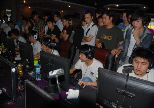 Falcons 和 G2 在 IEM Cologne 2025 的首场比赛中获胜