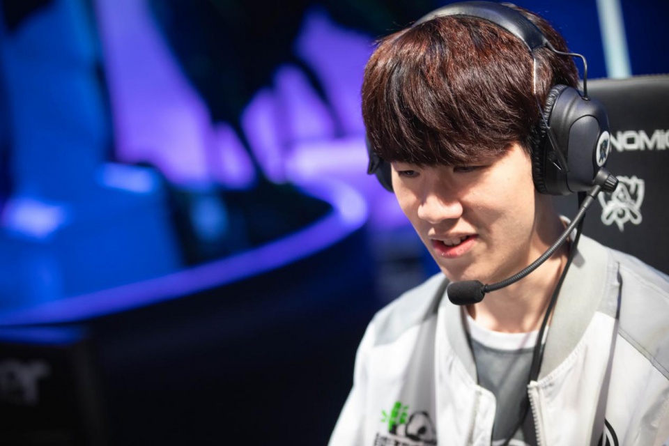 国外解说预测赛果：仅两人看好BLG胜 五人认为TES赢